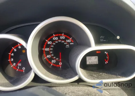 2010 Toyota Corolla Matrix S z USA, uszkodzony, nr VIN 2T1KE4EE3AC039114